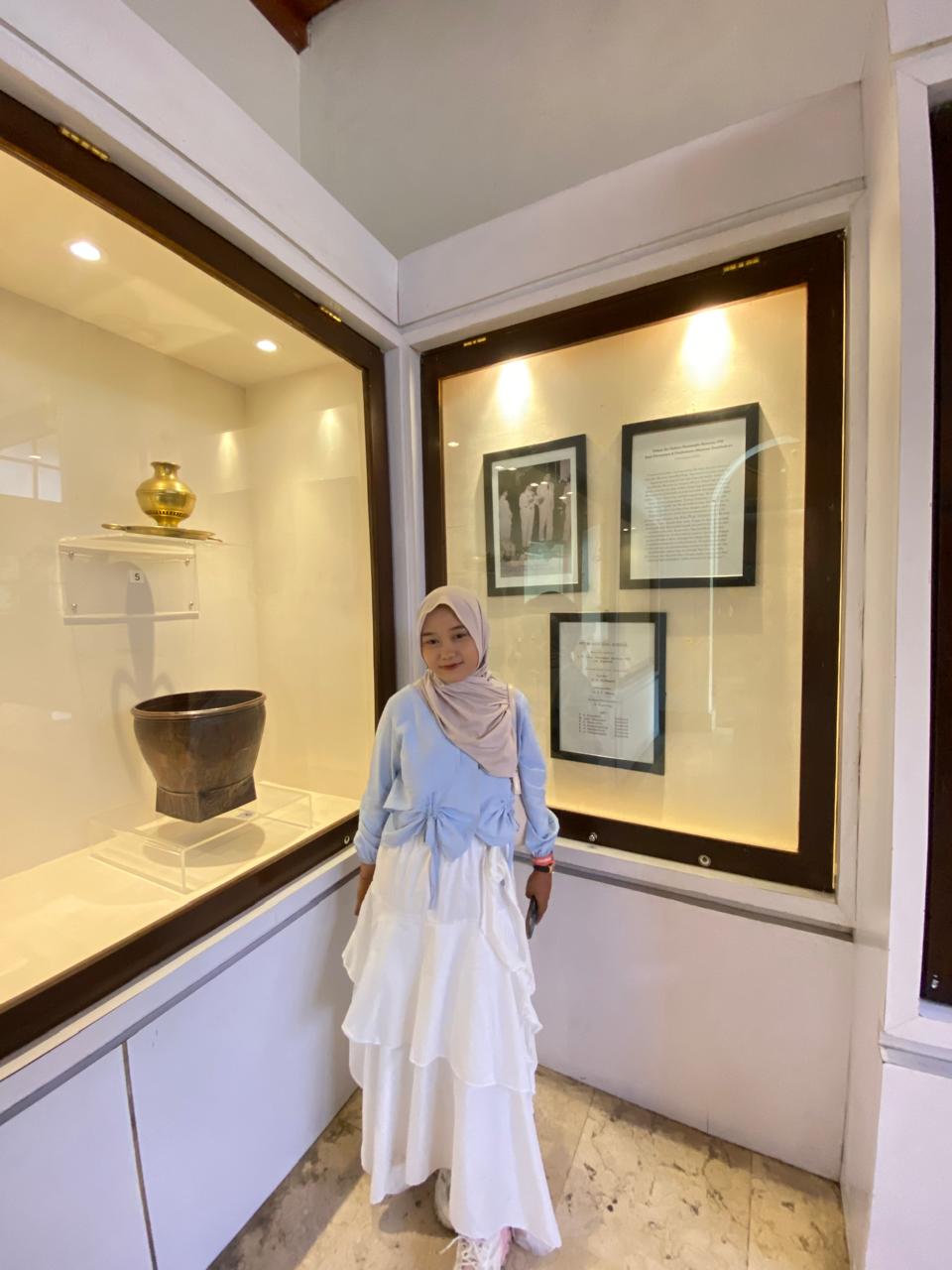 Rok & Celana Wanita